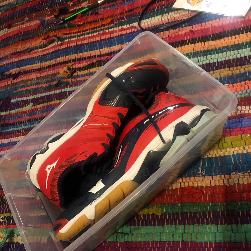 Mizuno wave lightning volleyball shoes